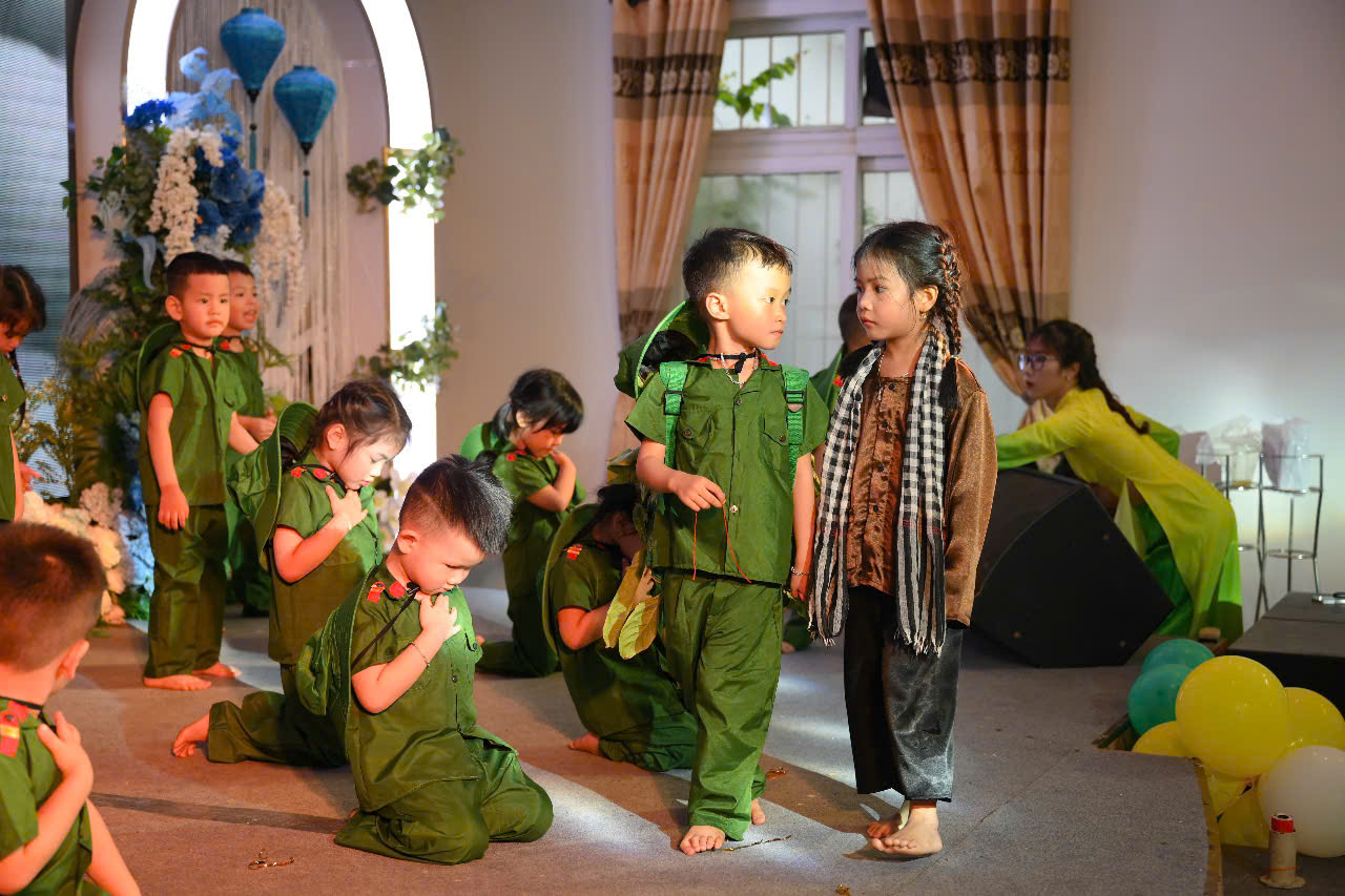 VĂN NGHỆ"GIAI ĐIỆU QUÊ HƯƠNG LẦN 2'' 7 z6826335905531 77da610afa47544f791dbe058457426e