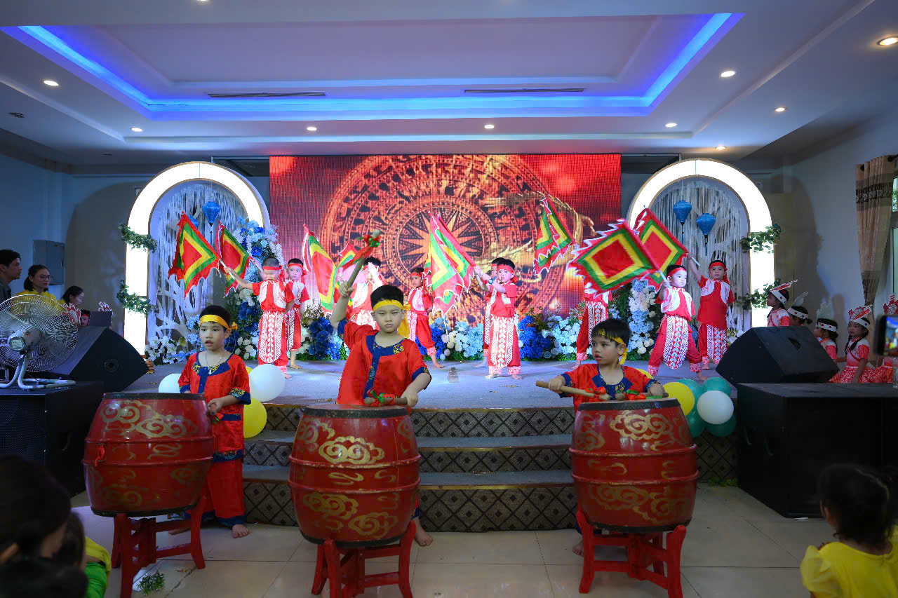 VĂN NGHỆ"GIAI ĐIỆU QUÊ HƯƠNG LẦN 2'' 2 z6826335928177 d6e3dd549a42cc60125a881f297d21a7