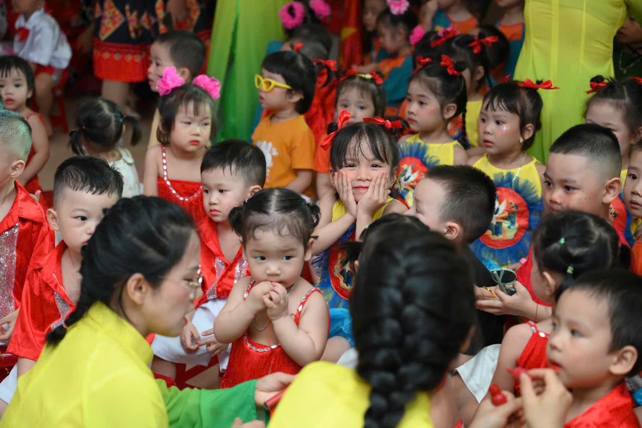 VĂN NGHỆ"GIAI ĐIỆU QUÊ HƯƠNG LẦN 2'' 18 z6826336006237 0085ba5e3a6f7b40d90a70874c666101