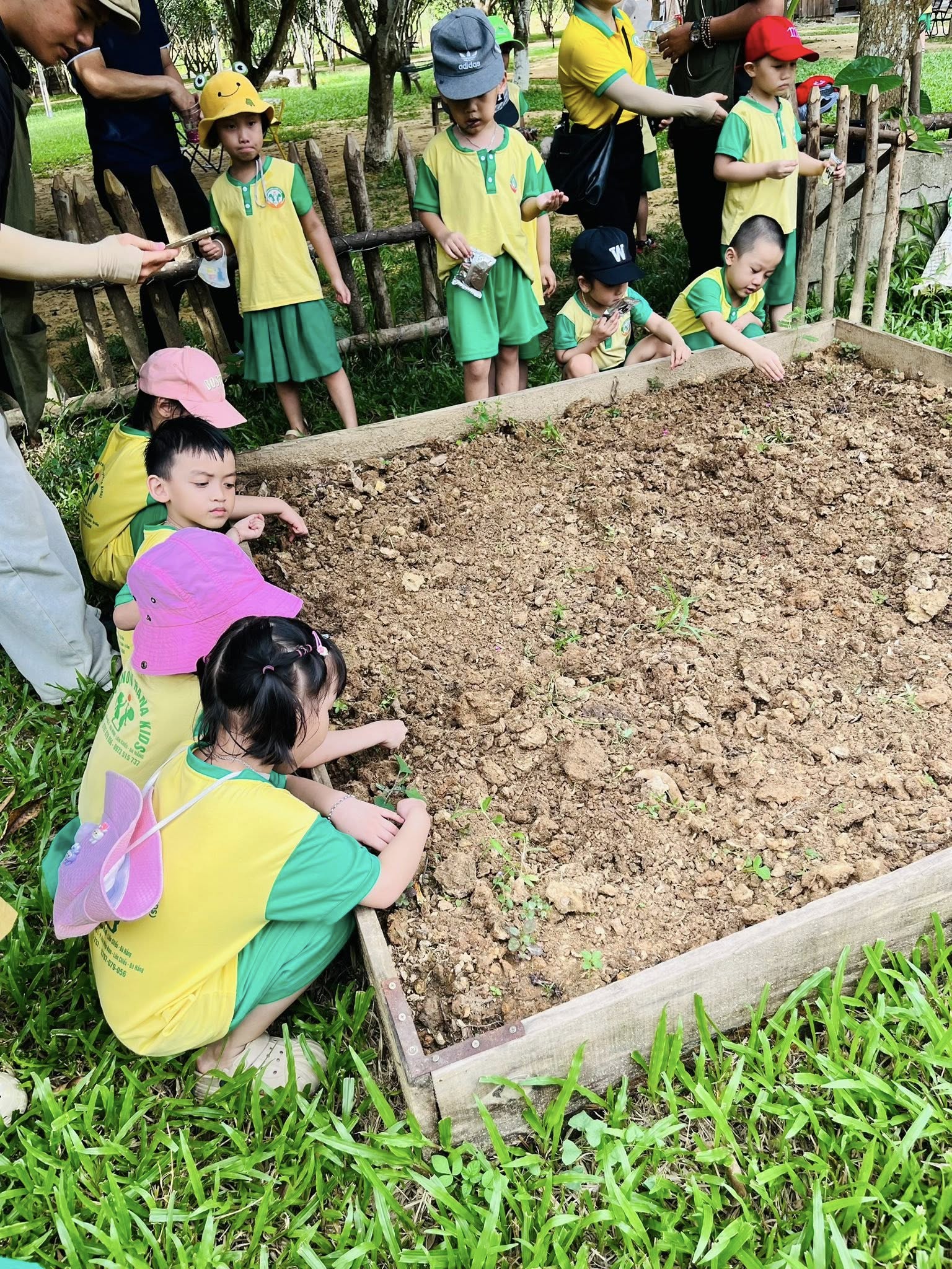 Hoạt động dã ngoại tháng 7/2025 tại "The farm'' 9 526237607 1355094953286129 3042272540450035129 n