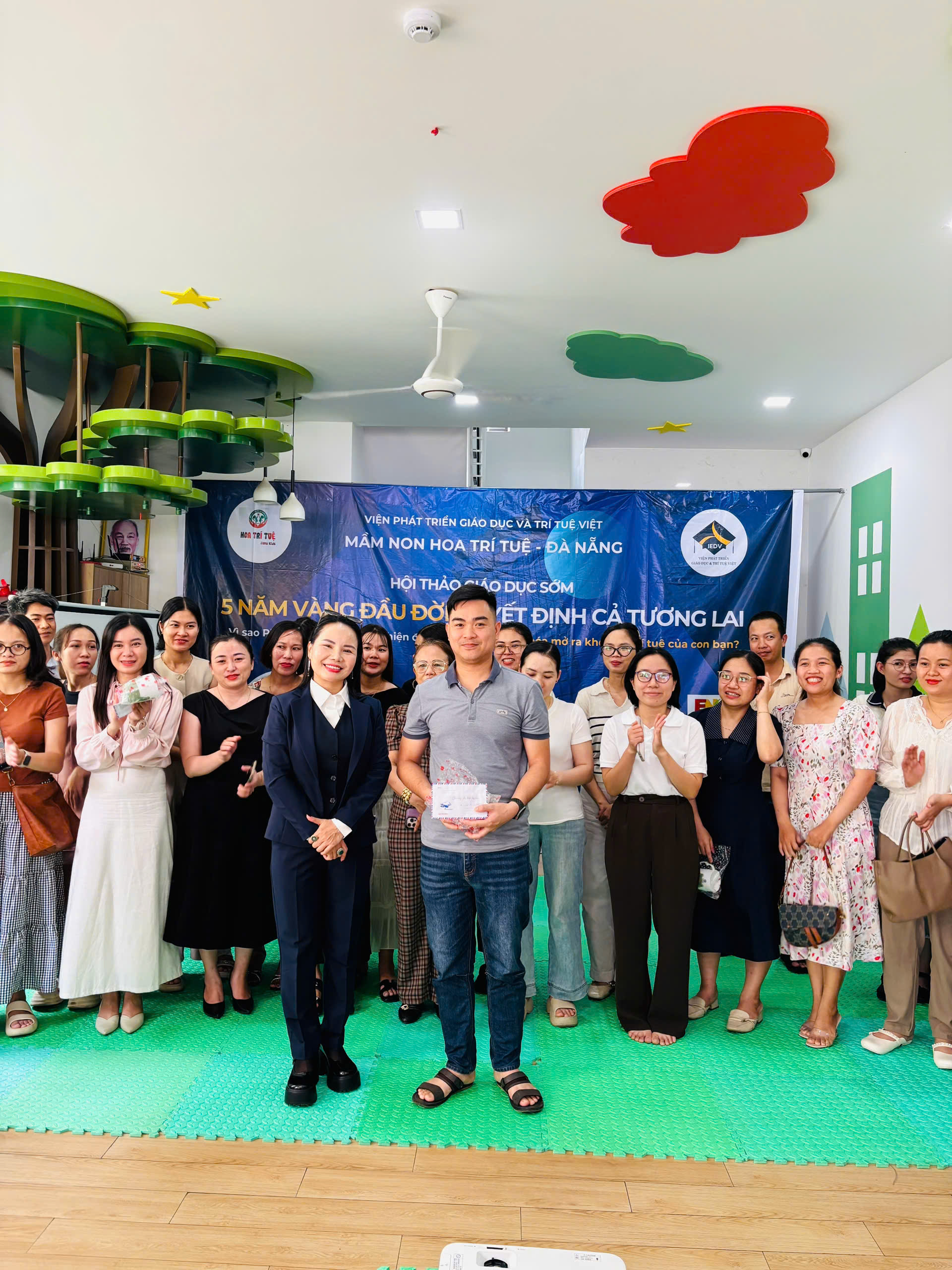 Hội thảo Giáo dục sớm với chủ đề:"5 năm vàng đầu đời – Quyết định cả tương lai" 19 z7039503975893 29716610832ce1d32a75a7672c17f90f