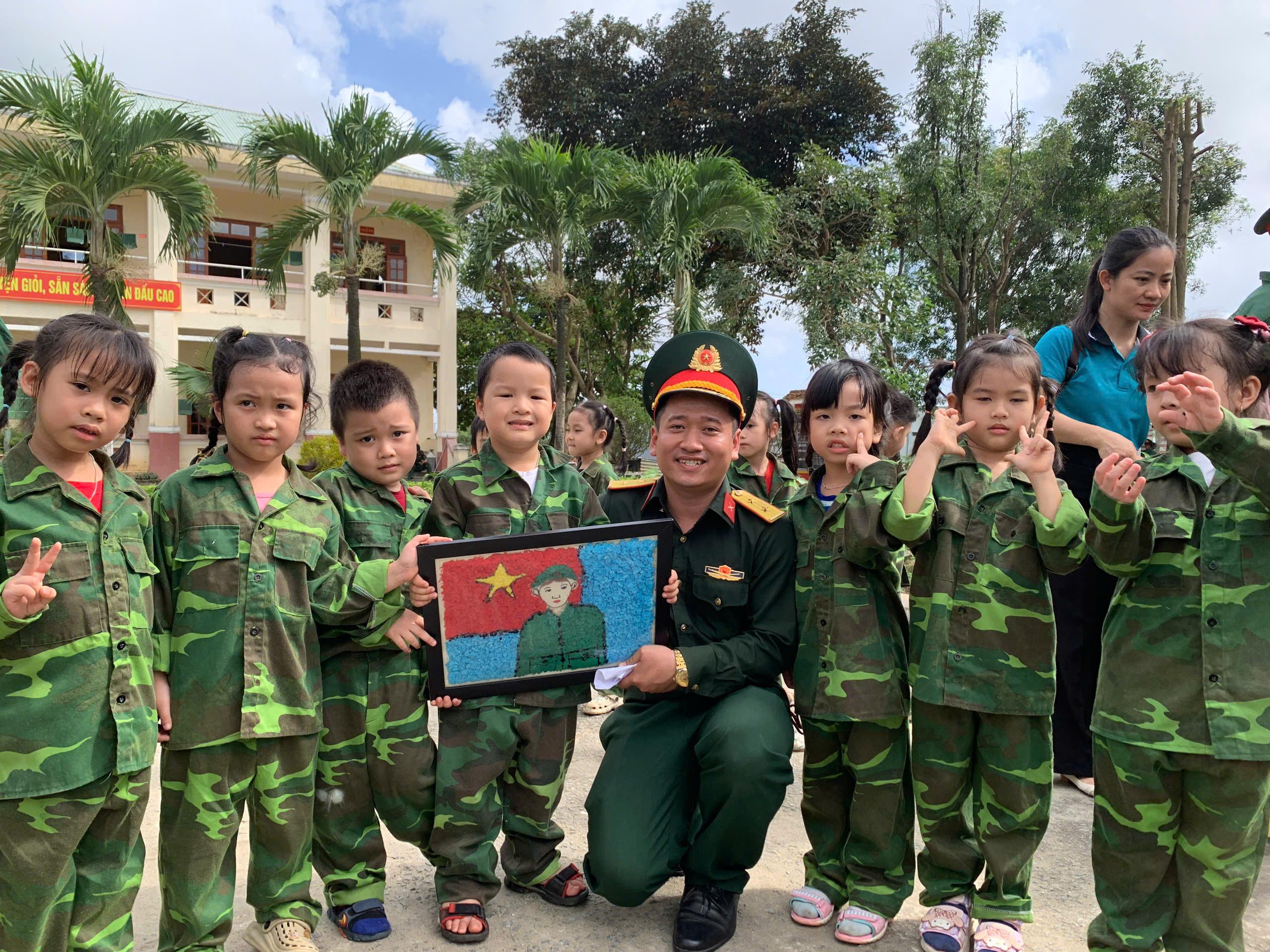 HOẠT ĐỘNG TRẢI NGHIỆM BÉ LÀM CHÚ BỘ ĐỘI VÀ THAM QUAN ĐƠN VỊ 409 16 z7322207785998 a55e3c9adb07e6e4f904d37369767039