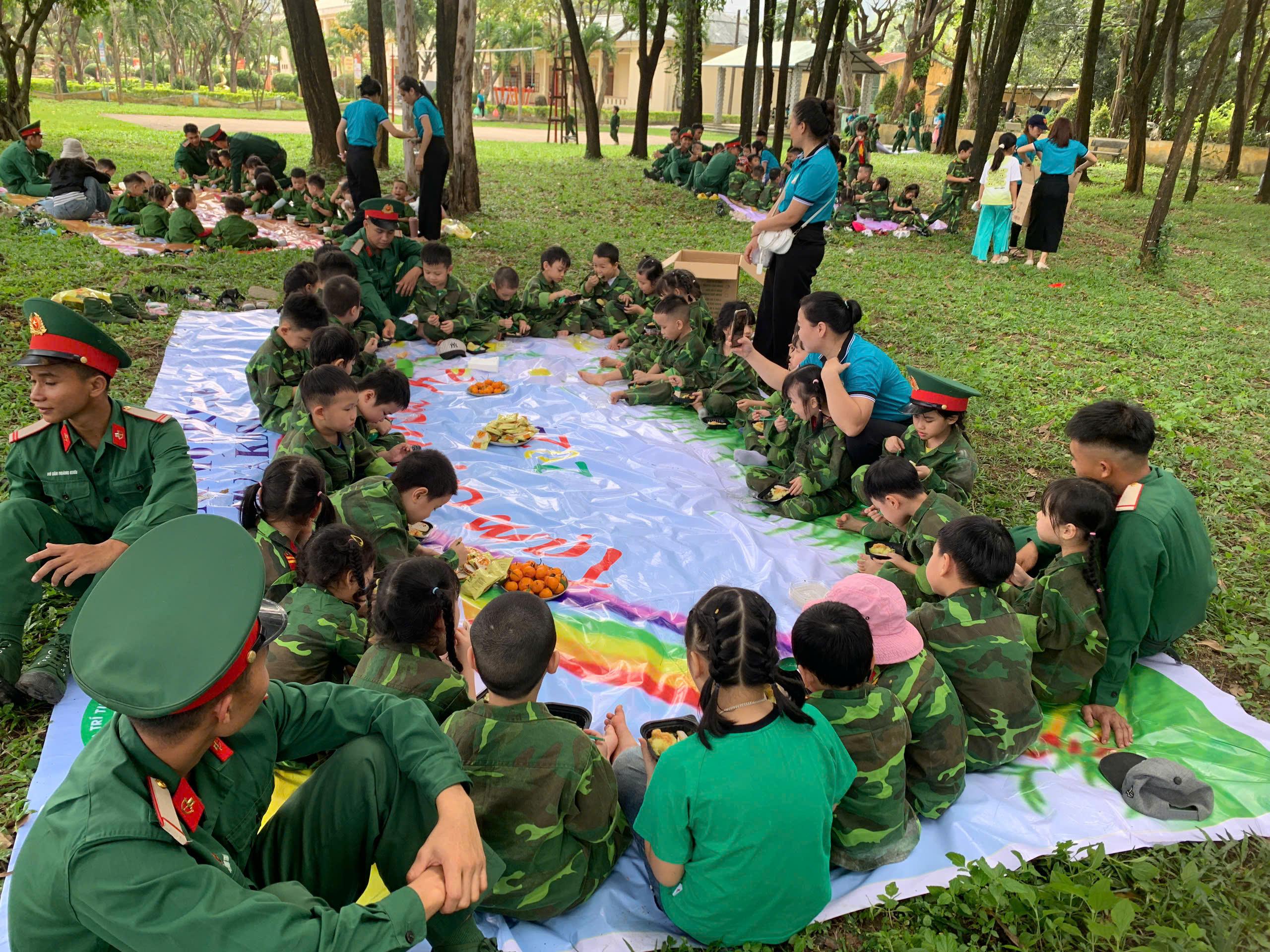 HOẠT ĐỘNG TRẢI NGHIỆM BÉ LÀM CHÚ BỘ ĐỘI VÀ THAM QUAN ĐƠN VỊ 409 21 z7322210319843 5e70253d85488efed70cbc5e9f9d3d32