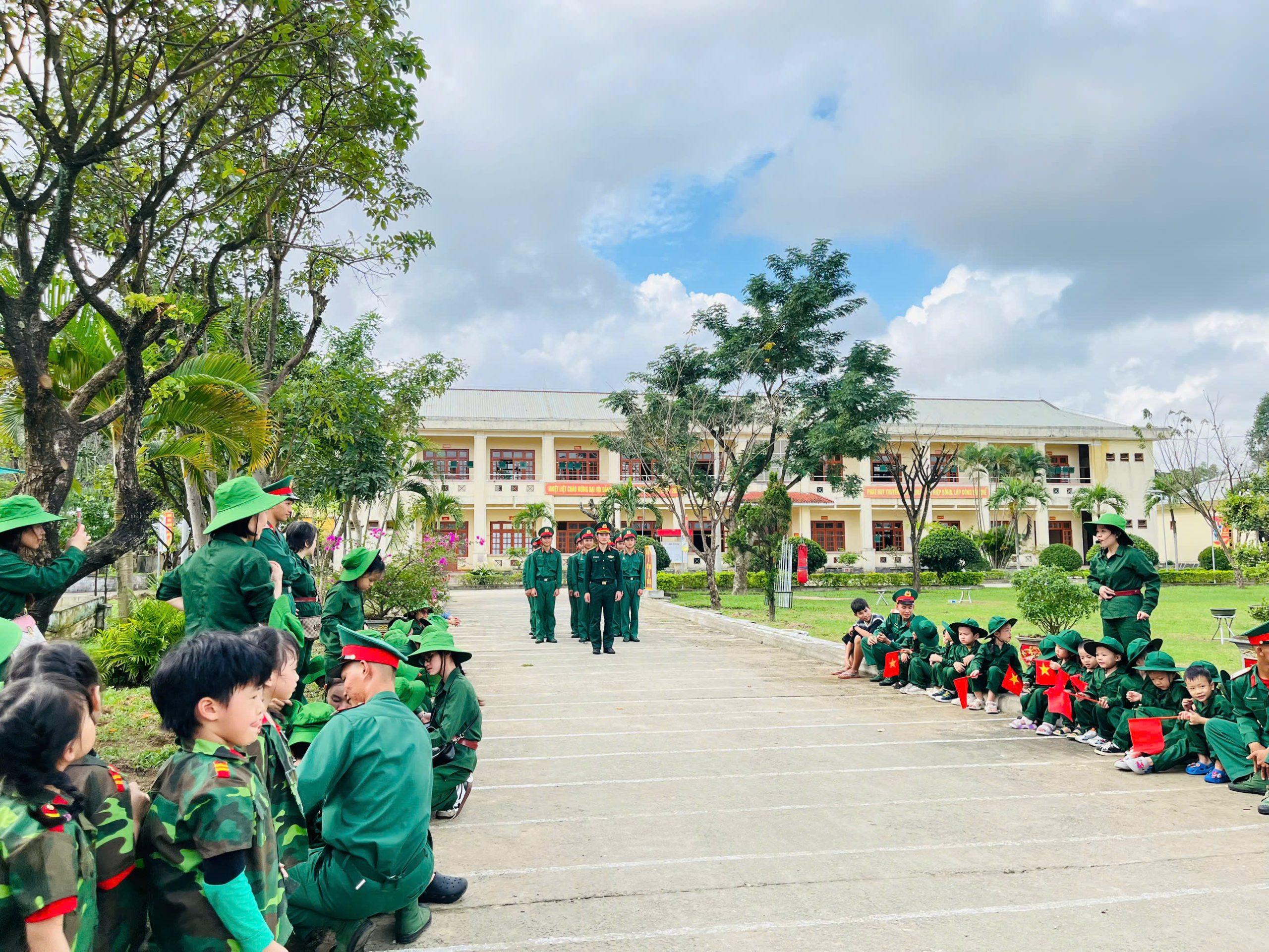 HOẠT ĐỘNG TRẢI NGHIỆM BÉ LÀM CHÚ BỘ ĐỘI VÀ THAM QUAN ĐƠN VỊ 409 8 z7322379242489 860645be1a3d826695e6c8ddacb0fd33 scaled