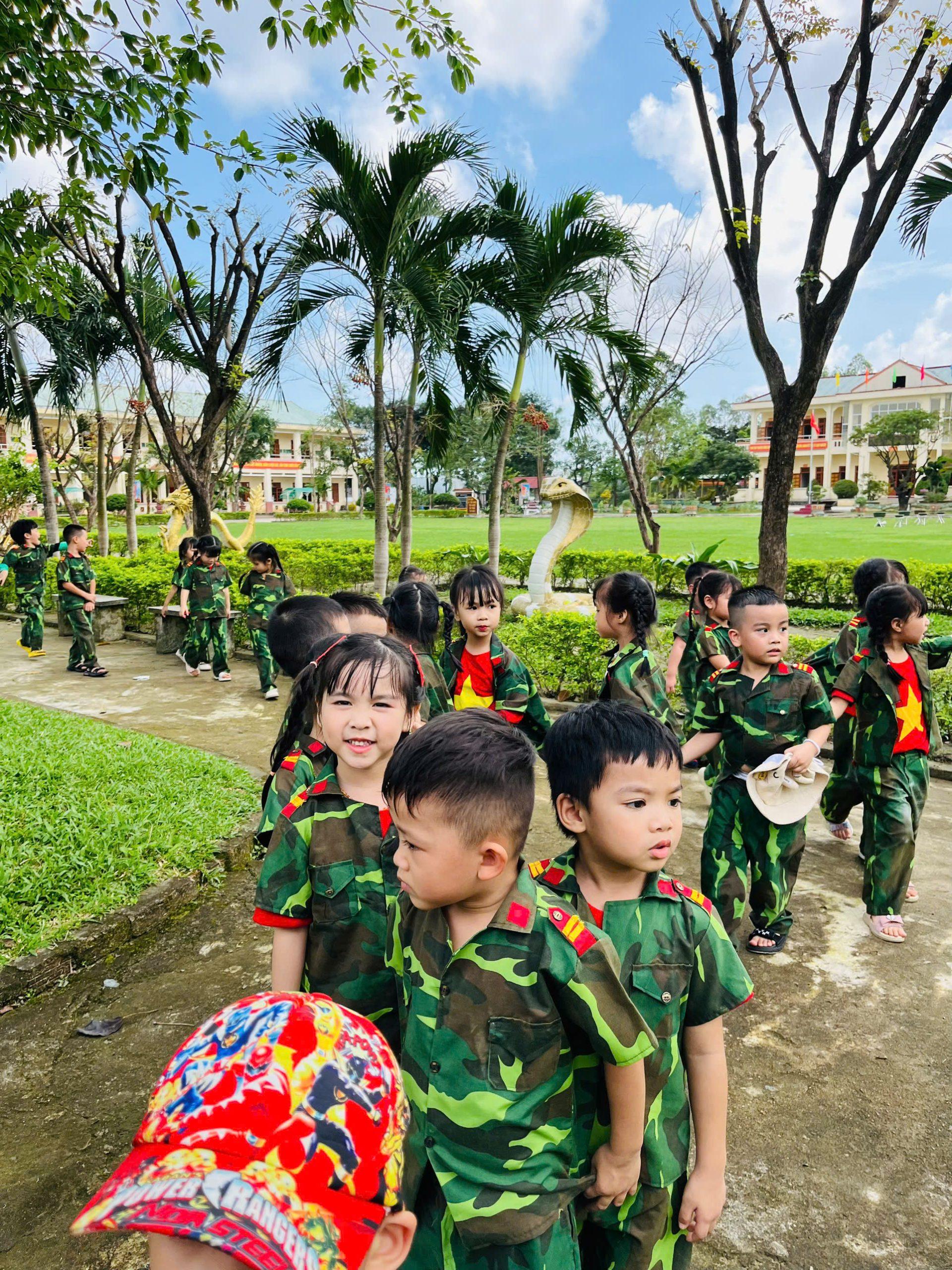 HOẠT ĐỘNG TRẢI NGHIỆM BÉ LÀM CHÚ BỘ ĐỘI VÀ THAM QUAN ĐƠN VỊ 409 19 z7322382902257 6f46702fd89fb7fdf5f64cc99f4eb55f scaled