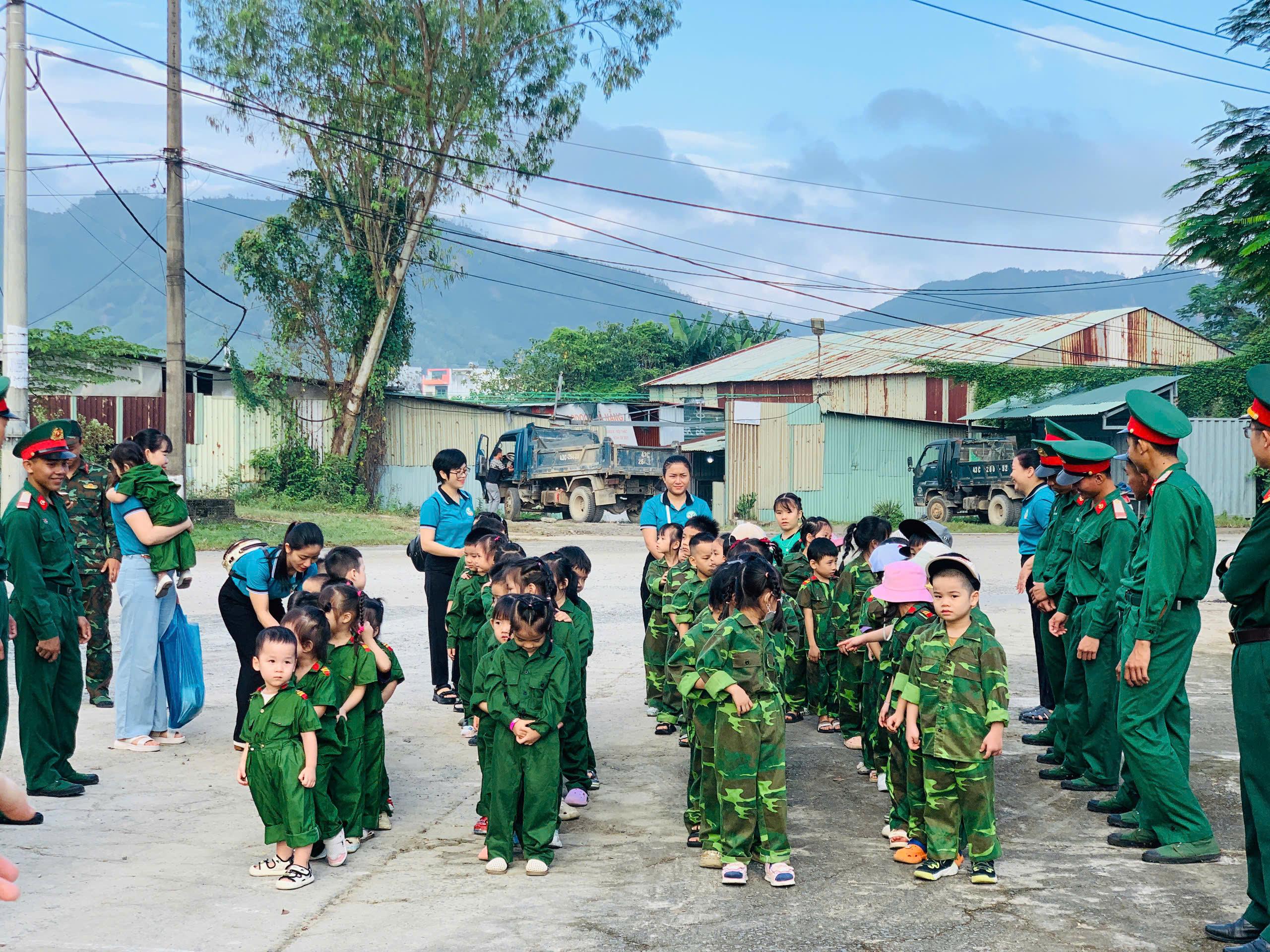 HOẠT ĐỘNG TRẢI NGHIỆM BÉ LÀM CHÚ BỘ ĐỘI VÀ THAM QUAN ĐƠN VỊ 409 2 z7322386344904 37ca9e257322a690c7d35e1eee2b38ed
