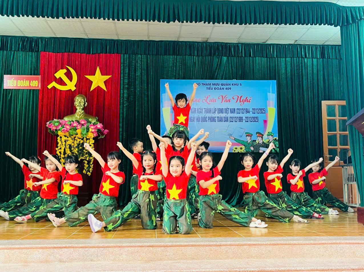 HOẠT ĐỘNG TRẢI NGHIỆM BÉ LÀM CHÚ BỘ ĐỘI VÀ THAM QUAN ĐƠN VỊ 409 4 z7322456244597 99f15666bddfba303161ef2bb5460363