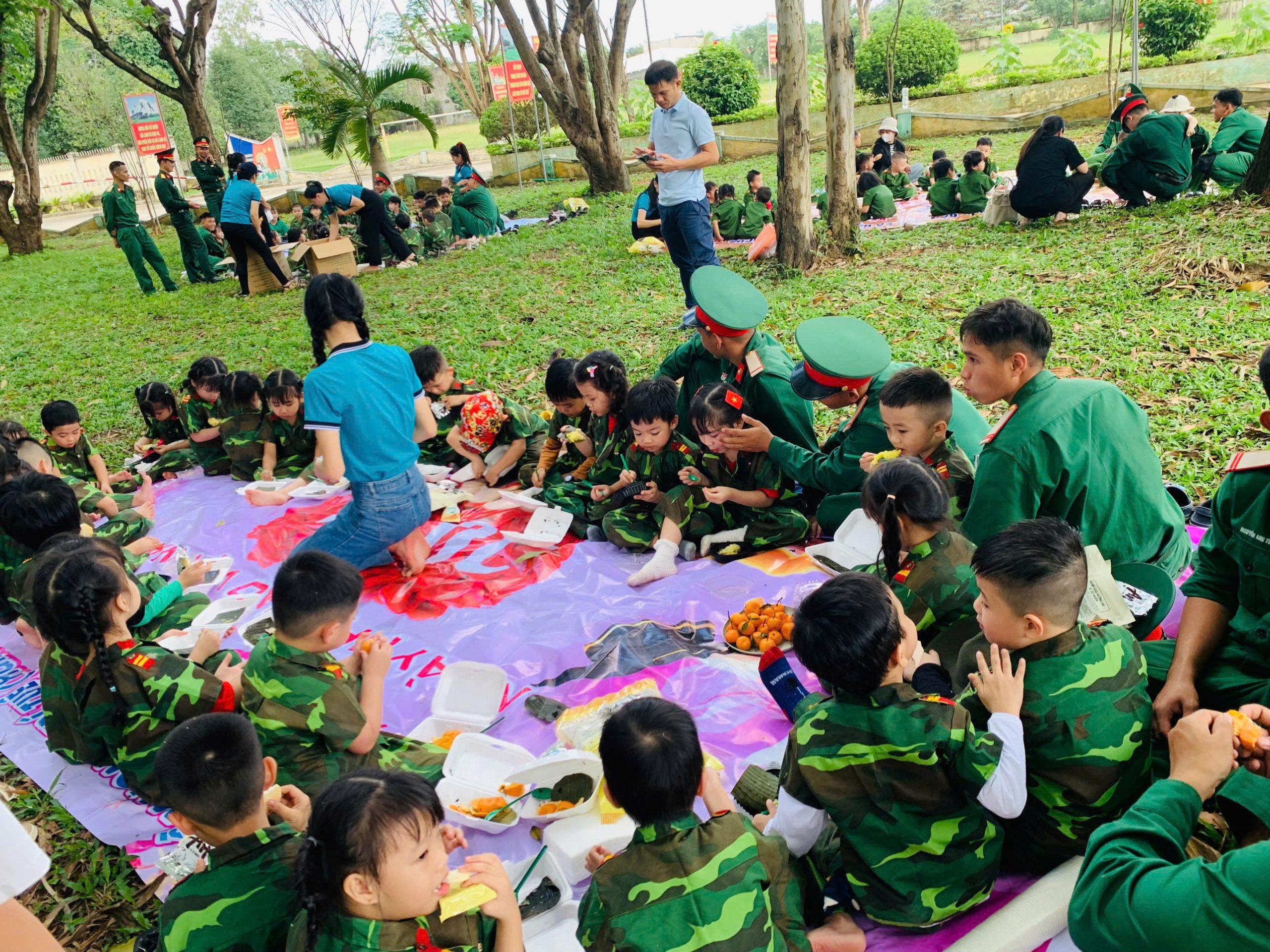 HOẠT ĐỘNG TRẢI NGHIỆM BÉ LÀM CHÚ BỘ ĐỘI VÀ THAM QUAN ĐƠN VỊ 409 22 z7322554989933 f20edeb188a7be76fae9d6f7e133182b scaled