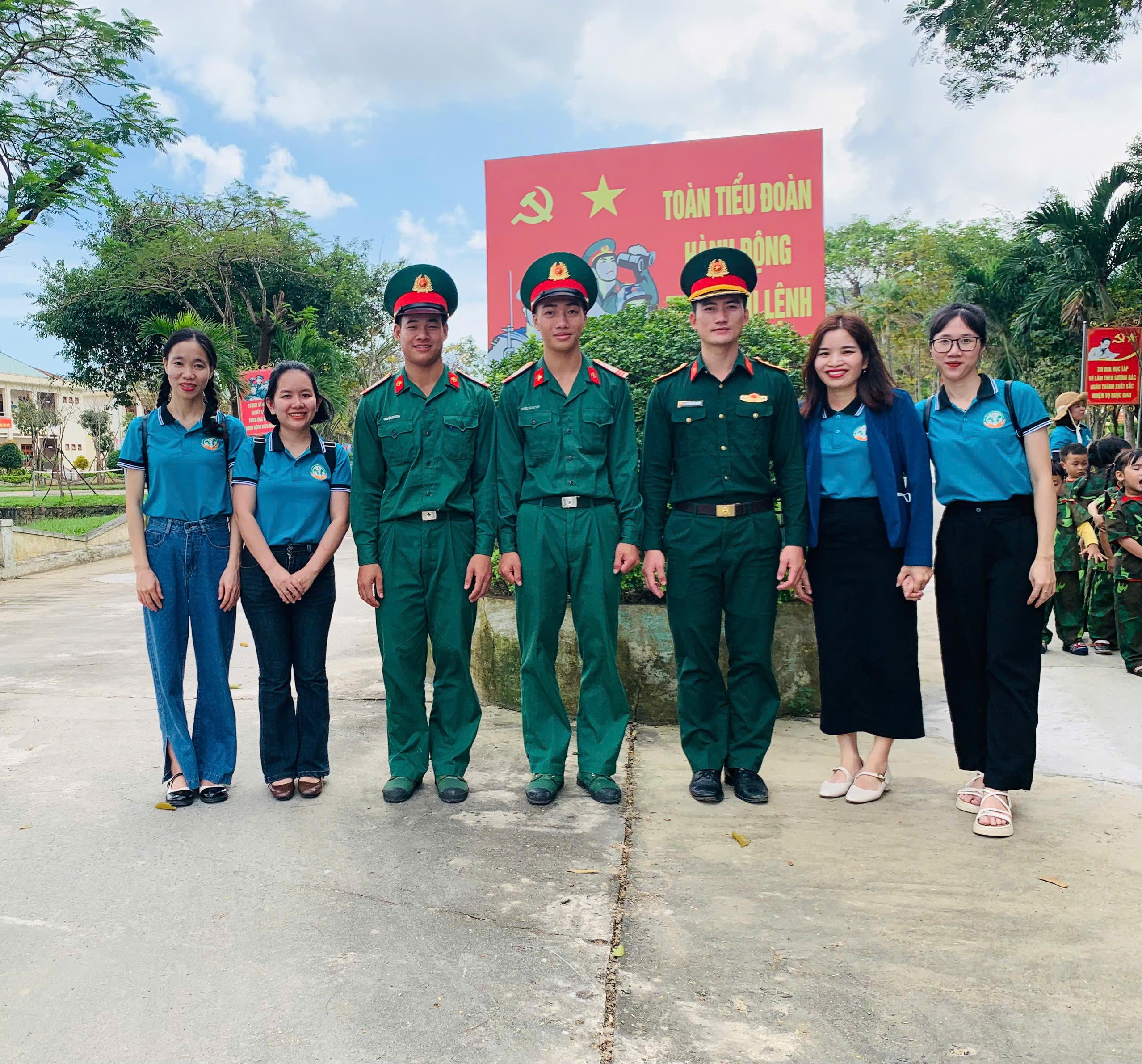 HOẠT ĐỘNG TRẢI NGHIỆM BÉ LÀM CHÚ BỘ ĐỘI VÀ THAM QUAN ĐƠN VỊ 409 33 z7322742875744 10852b19298a393573f3bdcae3bfeab0