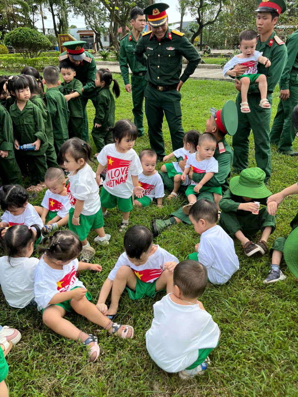HOẠT ĐỘNG TRẢI NGHIỆM BÉ LÀM CHÚ BỘ ĐỘI VÀ THAM QUAN ĐƠN VỊ 409 29 z7323355729378 84a001fe1e6ae4d7801cefc544c94af2