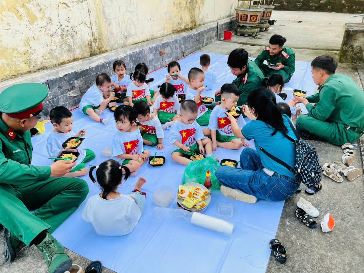 HOẠT ĐỘNG TRẢI NGHIỆM BÉ LÀM CHÚ BỘ ĐỘI VÀ THAM QUAN ĐƠN VỊ 409 23 z7323355756978 d97893e5c29e8b8cb178bb0c9e48f7af