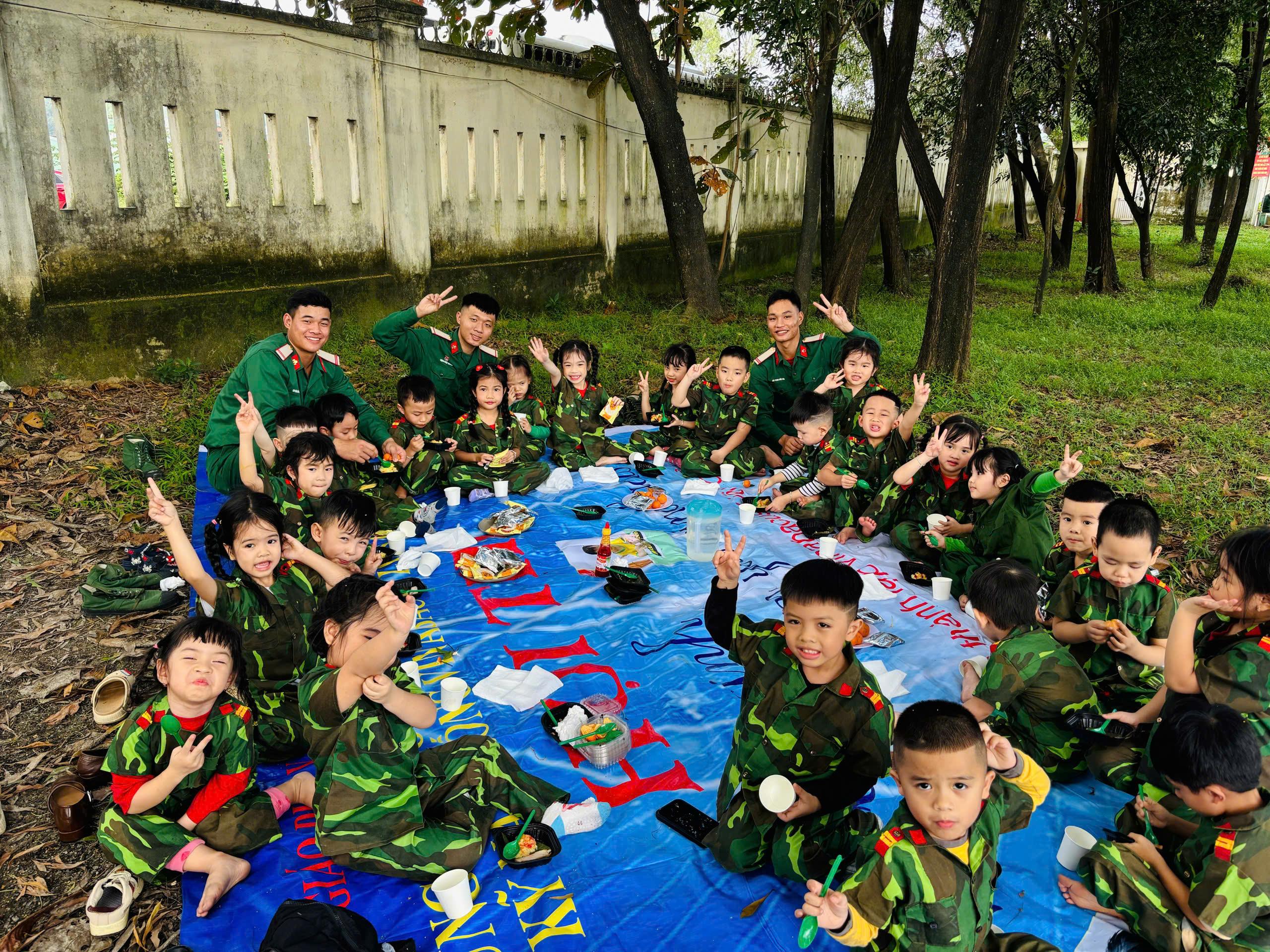 HOẠT ĐỘNG TRẢI NGHIỆM BÉ LÀM CHÚ BỘ ĐỘI VÀ THAM QUAN ĐƠN VỊ 409 24 z7323795421234 f80e2e34ee47e9b476ab2404bc5ed308