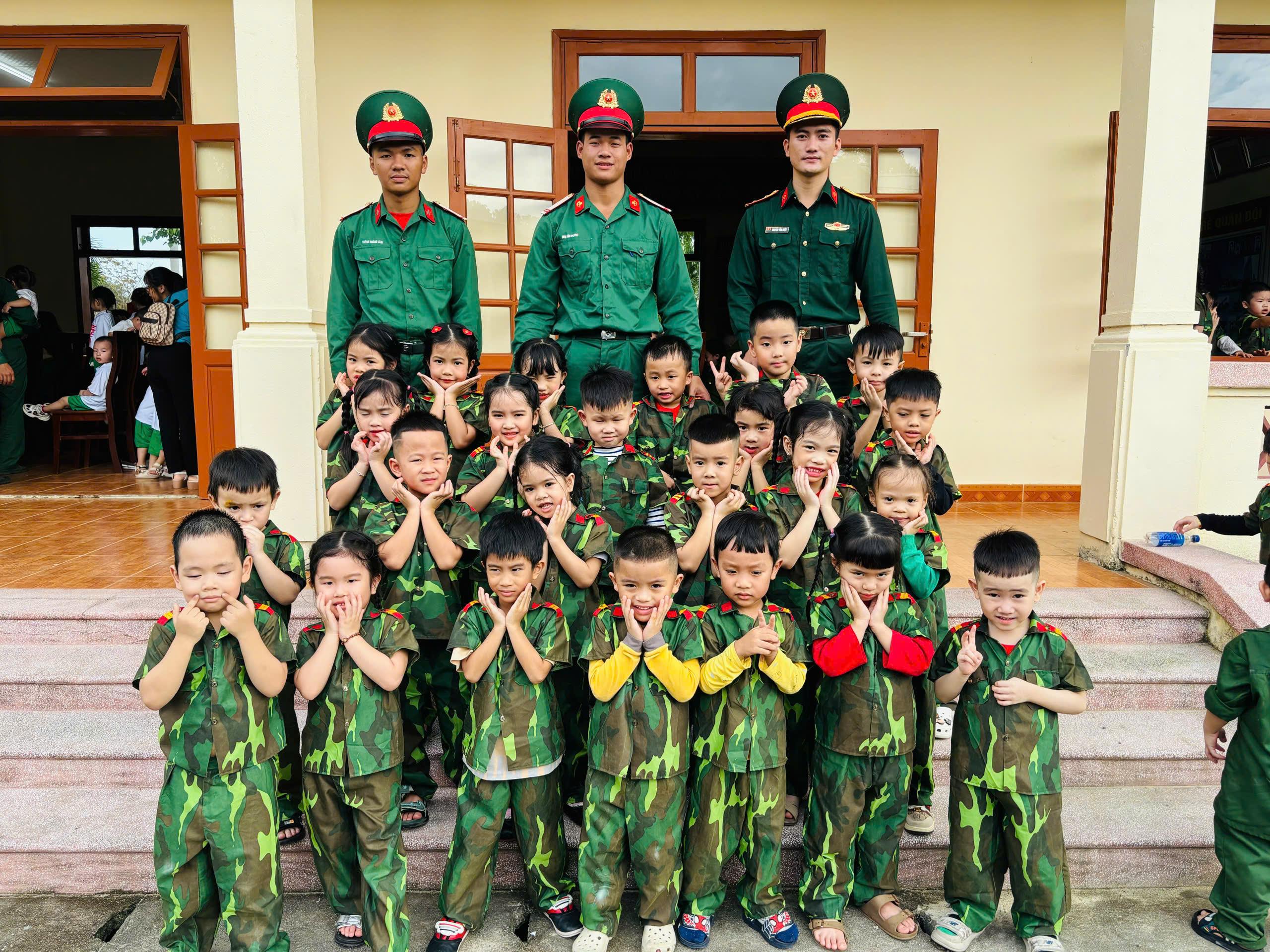 HOẠT ĐỘNG TRẢI NGHIỆM BÉ LÀM CHÚ BỘ ĐỘI VÀ THAM QUAN ĐƠN VỊ 409 30 z7323795583510 f410aa1ae67aa3fe6ed20c96763c4fd8