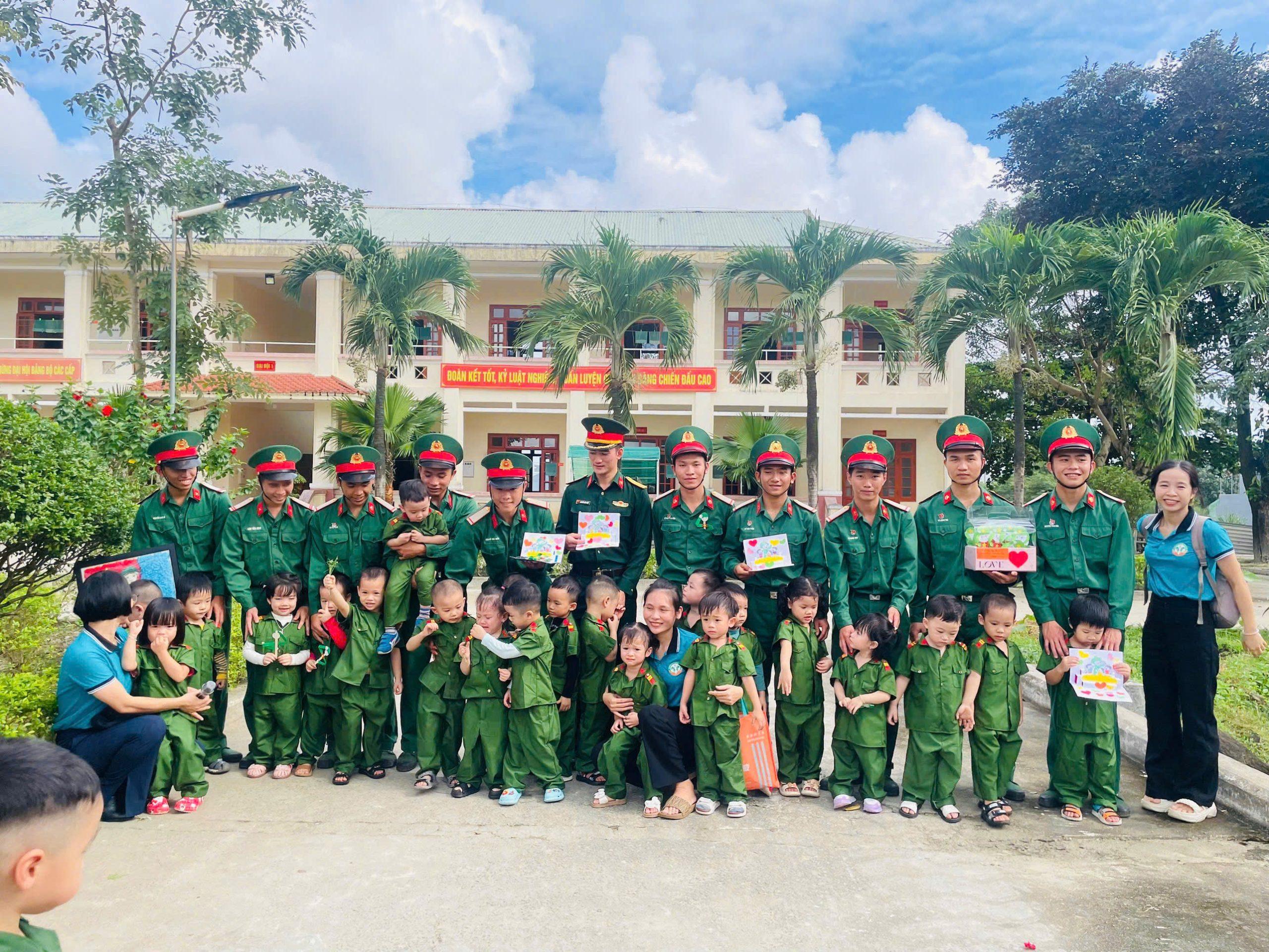 HOẠT ĐỘNG TRẢI NGHIỆM BÉ LÀM CHÚ BỘ ĐỘI VÀ THAM QUAN ĐƠN VỊ 409 31 z7323899054140 c342b91da4d86d8e2186746b413b5eba scaled