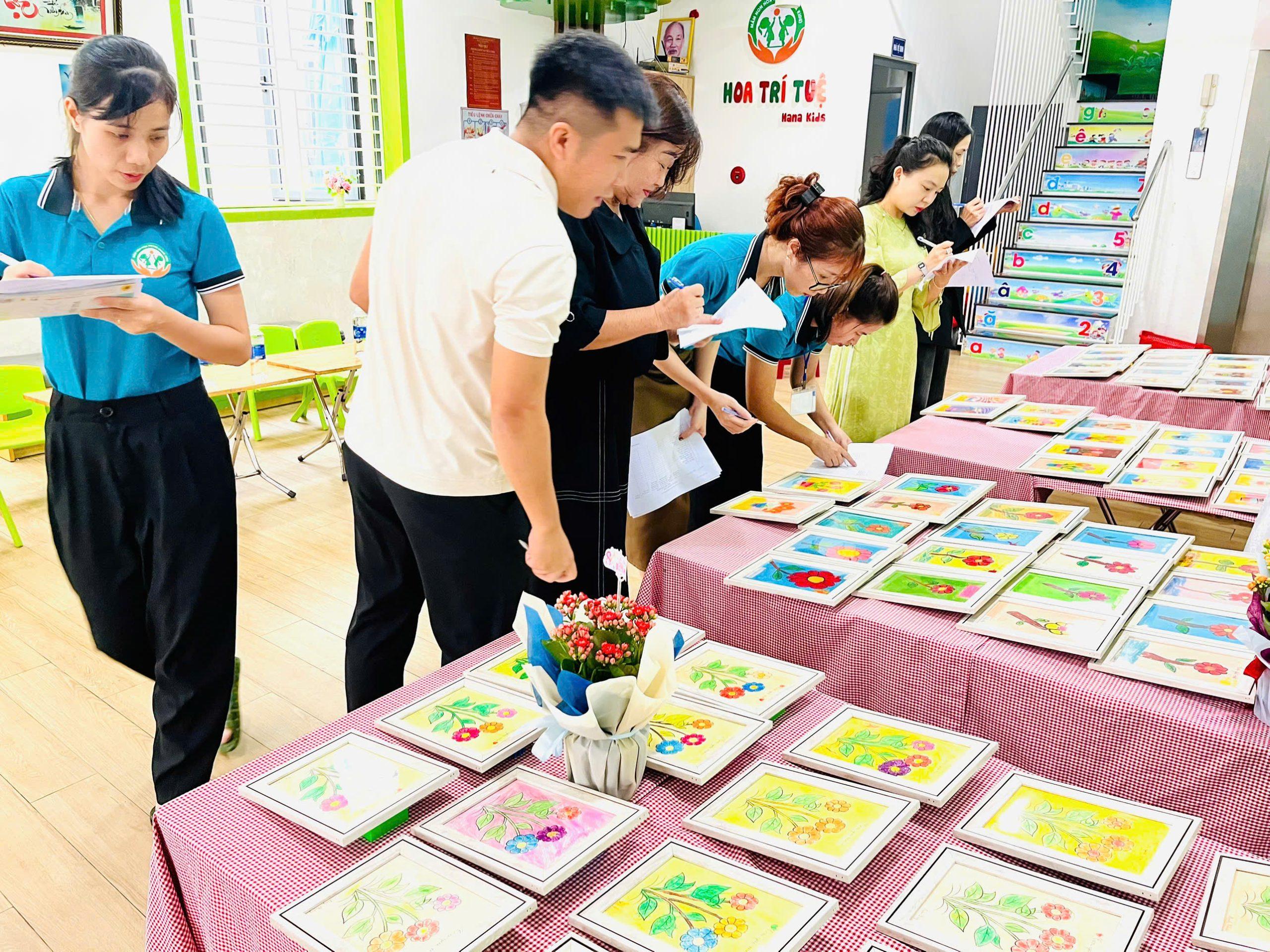 HỘI THI VẼ TRANH “VẼ HOA TẶNG MẸ” – TRÀN NGẬP YÊU THƯƠNG TẠI MẦM NON HOA TRÍ TUỆ 8 z7592412695797 19244a336e50160739bae05c0f392162 scaled